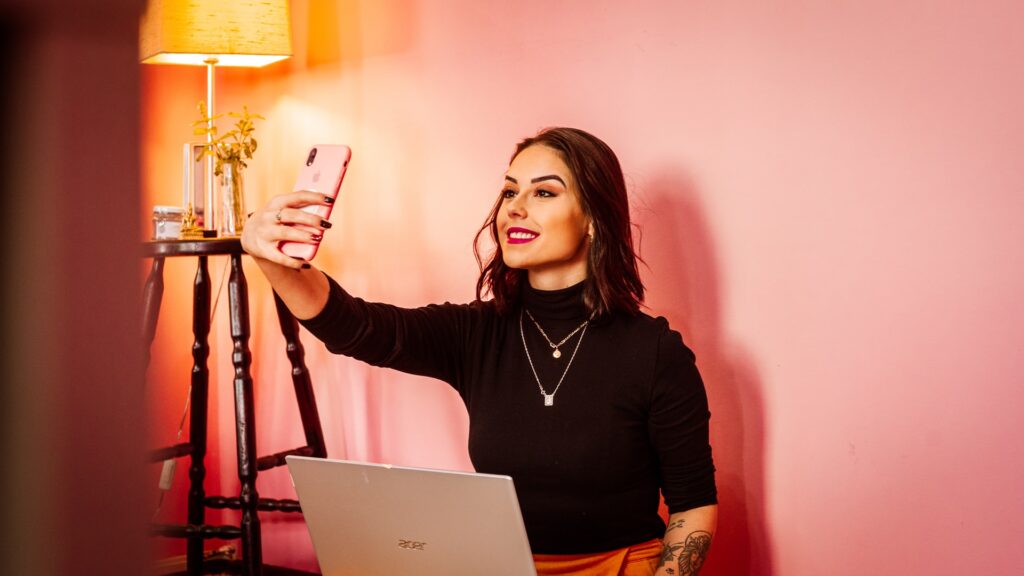 Comment faire un beau selfie avec son iPhone, Samsung ou Xiaomi