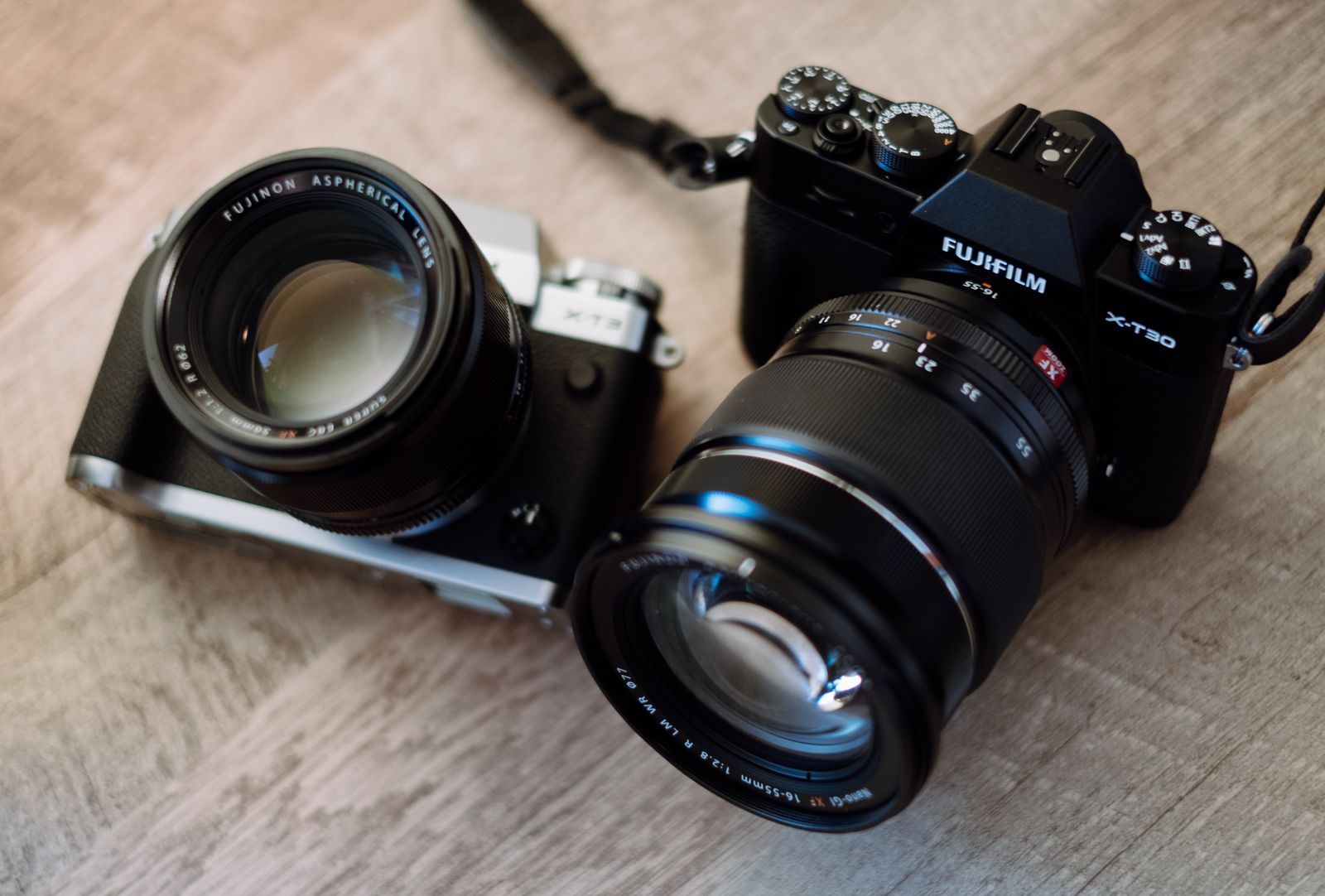 Leica V-Lux 5 : la qualité compacte pour les amateurs Objectif photo vu de près
